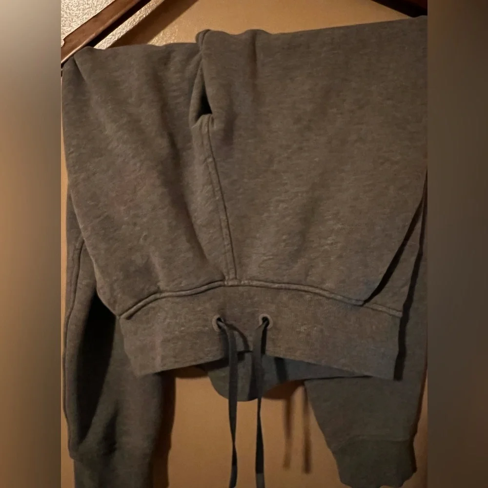 Lululemon heather gray sweatpants/joggers size size 4